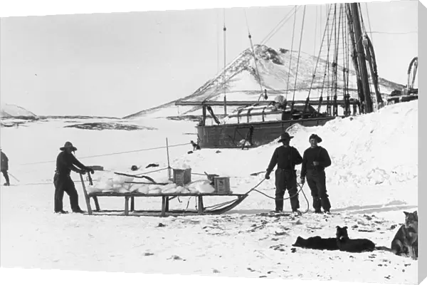 A cargo of ice for fresh water