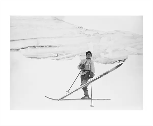 Lt Tryggve Gran turning on ski. October 1911