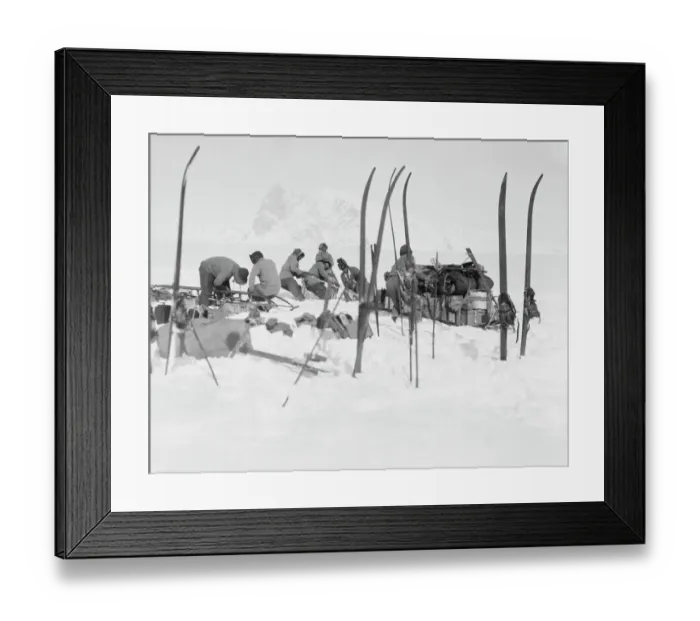 Framed Print : Foundering in soft snow: Bowers sledge team; Wilson pushing; Oates and PO Evans repairing Framed Print : Foundering in soft snow: Bowers sledge team; Wilson pushing; Oates and PO Evans repairing