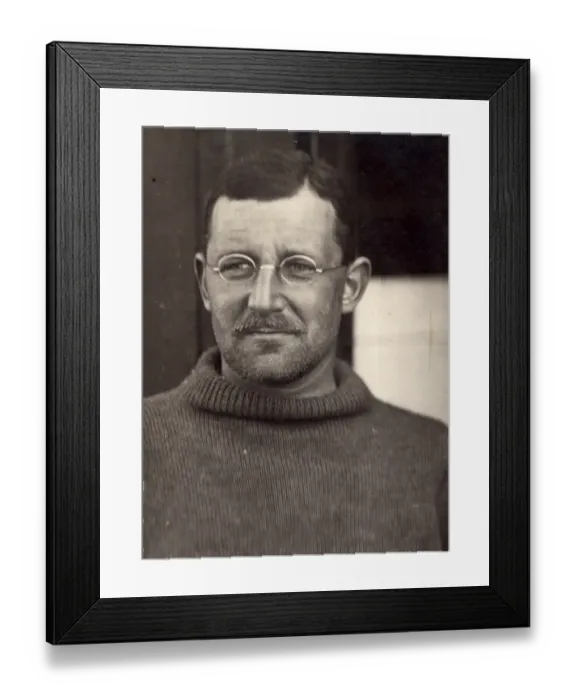 Framed Print : Alexander Macklin