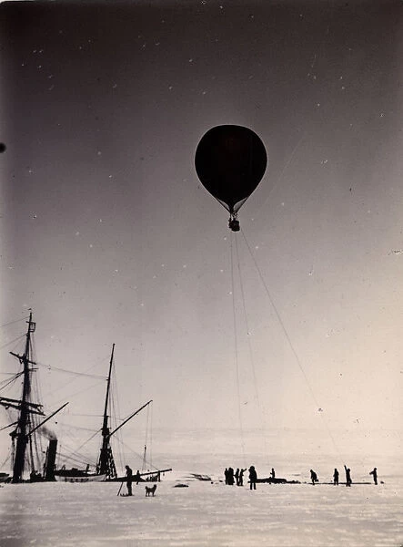 The Balloon. Photographer: Charles Reginald Ford (1880-1972)