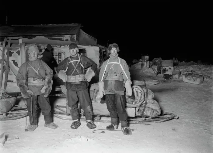 Framed Print : Lt Henry Bowers, Dr Edward Wilson and Apsley Cherry-Garrard beside their sledge