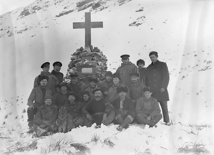 Framed Print : Members of the expedition at Shackleton's memorial cross Framed Print : Members of the expedition at Shackleton's memorial cross