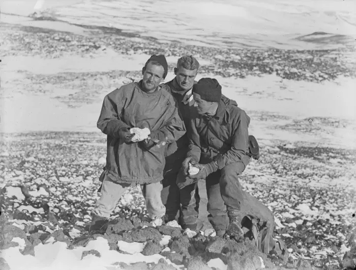 Framed Print : Raymond Priestley, George Abbott and Victor Campbell discussing geology