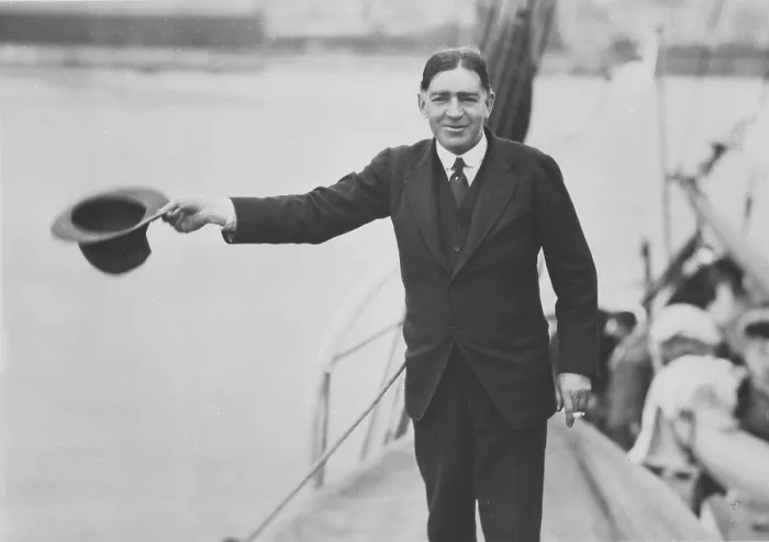 Framed Print : Shackleton-Rowett Antarctic Expedition 1921-22 Ernest Shackleton in suit Framed Print : Shackleton-Rowett Antarctic Expedition 1921-22 Ernest Shackleton in suit