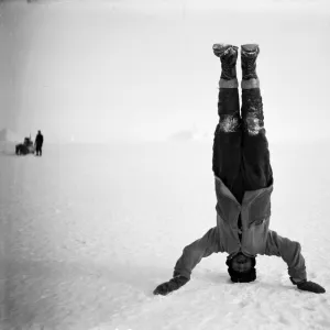 Herbert Ponting standing on his head