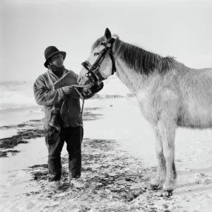 Lt Henry Bowers and pony Victor. October 1911