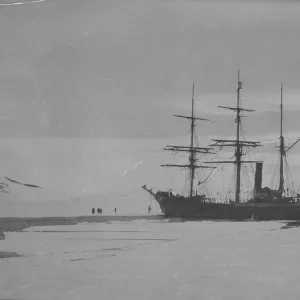 Terra Nova arriving at Discoverys winter quarters. Crew of Discovery boarding