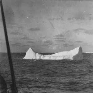 Water warm berg, at sea