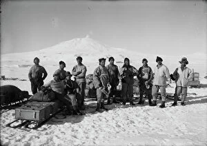 British Antarctic Expedition 1910-13 (Terra Nova) Collection: Capt Scott and the Southern Party. Mount Erebus in background. January 26th 1911