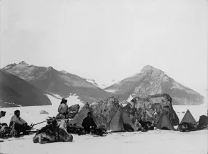 Images Dated 9th December 2016: Christmas day camp by two large boulders