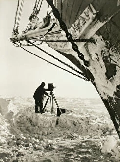 Imperial Trans-Antarctic Expedition 1914-17 (Endurance) Gallery: The cinematographer (Hurley) at work