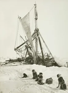 Trending: Endurance crushed by the ice and sinking