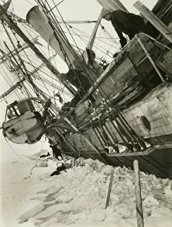 Imperial Trans-Antarctic Expedition 1914-17 (Endurance) Collection: Endurance in a pressure, a week before she was finally crushed