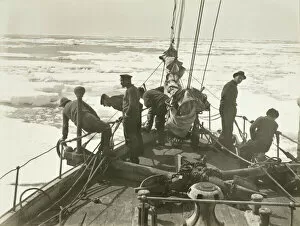 Images Dated 10th April 2015: Entering the pack ice, December 9, 1914