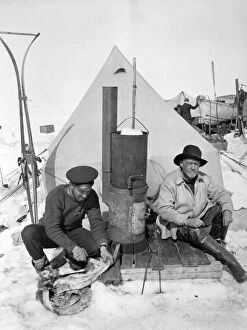 Imperial Trans-Antarctic Expedition 1914-17 (Endurance) Gallery: Ernest Shackleton and Frank Hurley at Patience Camp