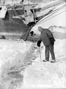 The floe cracking up, 29th September 1915