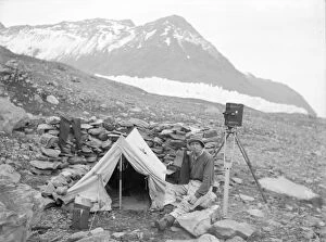 Images Dated 5th December 2014: Frank Hurley with cameras, South Georgia