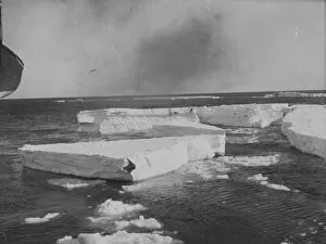 Antarctic Relief Expeditions 1902-04 Collection: The ice in which the Discovery was held fast
