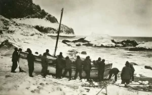 Imperial Trans-Antarctic Expedition 1914-17 (Endurance) Gallery: Launching the boat for the relief journey