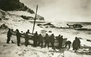 Images Dated 10th April 2015: Launching the boat for the relief journey