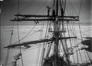 British Antarctic Expedition 1910-13 (Terra Nova) Gallery: In the pack ice, from the Main-top of the Terra Nova. (Gran, Taylor and Wright). December 22nd 1910