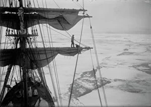 Images Dated 10th April 2015: In the pack ice, from the Main-top of the Terra Nova. (T. Gran and Lees). December 12th 1910