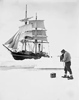 British Antarctic Expedition 1910-13 (Terra Nova) Collection: Ponting photographing the Terra Nova in the pack, December 1910