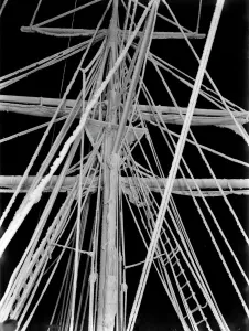 Images Dated 5th December 2014: Rime crystals on the rigging of Endurance