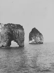 Scott Island. Rock formation