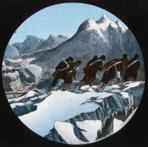 Images Dated 27th October 2017: Sledge travelling - a push for the pole