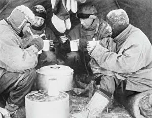 British Antarctic Expedition 1910-13 (Terra Nova) Collection: Supper on the march
