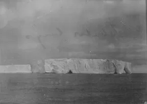 Antarctic Relief Expeditions 1902-04 Collection: Tabular bergs