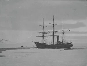 Antarctic Relief Expeditions 1902-04 Gallery: Terra Nova arriving at Discoverys winter quarters. Crew of Discovery boarding