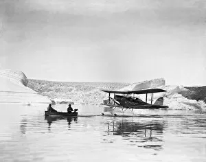 Seaplane Collection: Towing Moth with outboard motorboat - Base